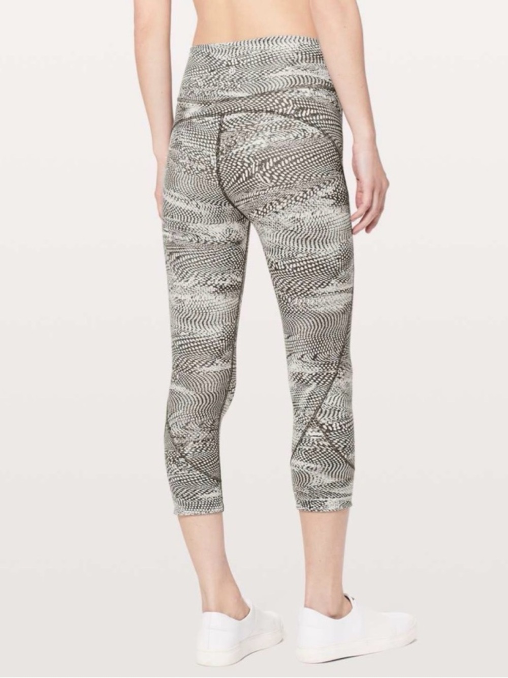 Lululemon In Movement Crop *Everlux 19"
Swerve Vapor Metal Grey 4
